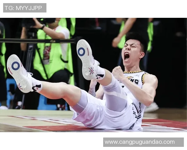 CBA男篮精彩对决回放北京队与辽宁队的巅峰对抗全程回顾